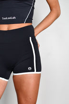 Outline Contrast Shorts - Black/White