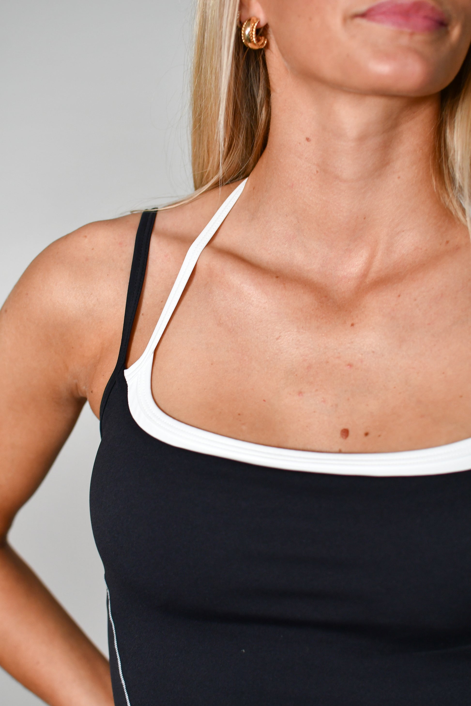 Outline Contrast Tank - Black/White