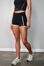 Outline Contrast Shorts - Black/White