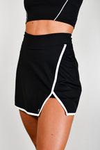 Outline Contrast Shorty Skort - Black/White